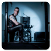 Ich bin Mentor Chris – Hypnose-Dom, Bizarr-Dom und sinnlicher Mentor.