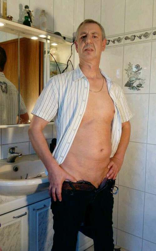 Charmanter Mann 52 Jahre attr., ist Single, suche eine geile Dame oder Paar für Sex.