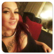Als leidenschaftliche Hobbyhure und sexy Tattoogirl bietet Juli in Oberhausen unvergessliche TG Sextreffen.