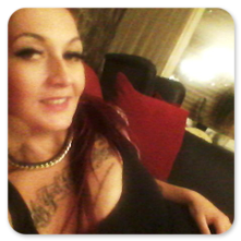 Als leidenschaftliche Hobbyhure und sexy Tattoogirl bietet Juli in Oberhausen unvergessliche TG Sextreffen.