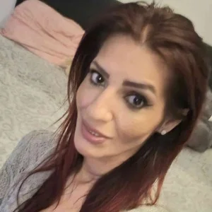 Ich bin Aida, deine heiße Hobbyhure aus Duisburg, und ich kann es kaum erwarten, dich kennenzulernen!