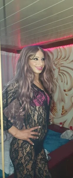 Trans Petra ist bereit, dir aufregende TG Sextreffen zu bieten.