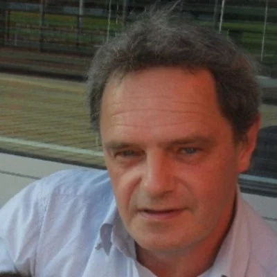 Callboy Roman, der in Langenfeld für aufregende Abenteuer sorgt.
